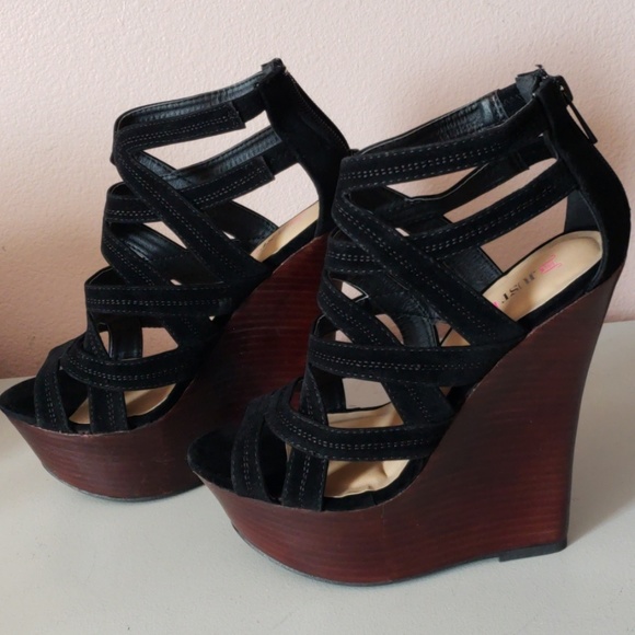 Shoes - Picture 5 of 8